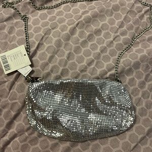URBAN OUTFITTERS BAG WITH A SILVER SHOULDER STRAP